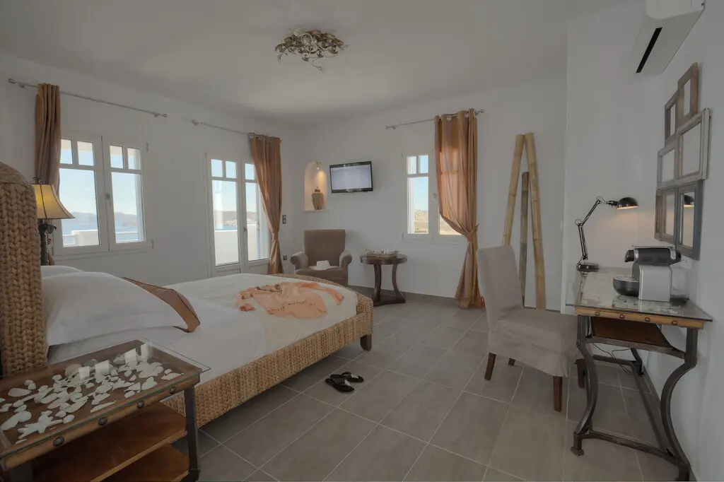 Hotel Of 825 M² In Cyclades