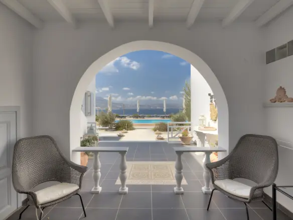 Hotel In Milos, Greece (825 M²)