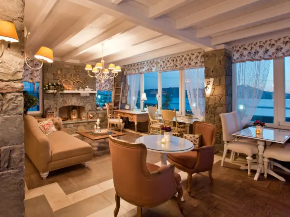 Hotel In Milos, Greece (825 M²)