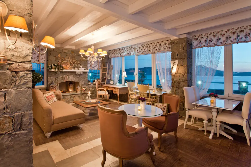 Hotel Of 825 M² In Cyclades