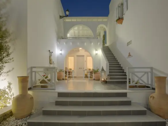 Hotel In Milos, Greece (825 M²)