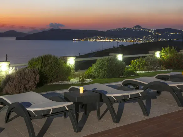 Hotel In Milos, Greece (825 M²)