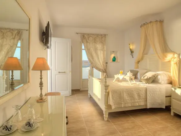 Hotel In Milos, Greece (825 M²)