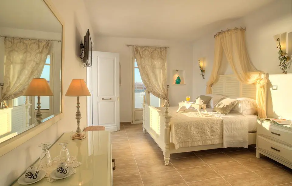 Hotel Of 825 M² In Cyclades