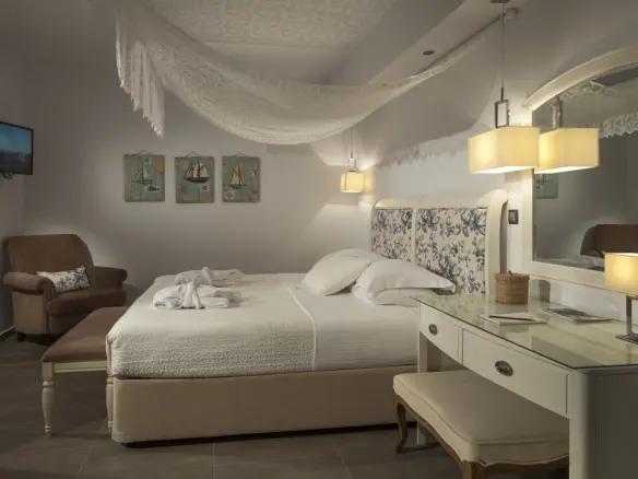 Hotel In Milos, Greece (825 M²)