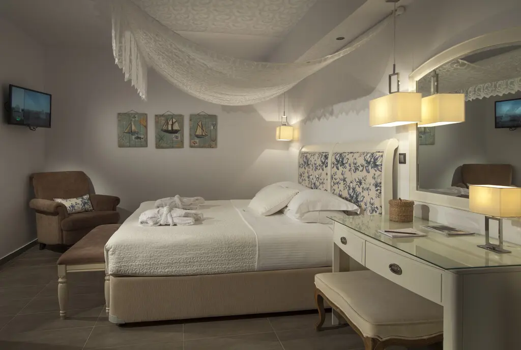 Hotel Of 825 M² In Cyclades