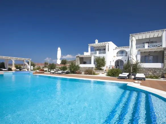 Hotel Of 825 M² In Cyclades