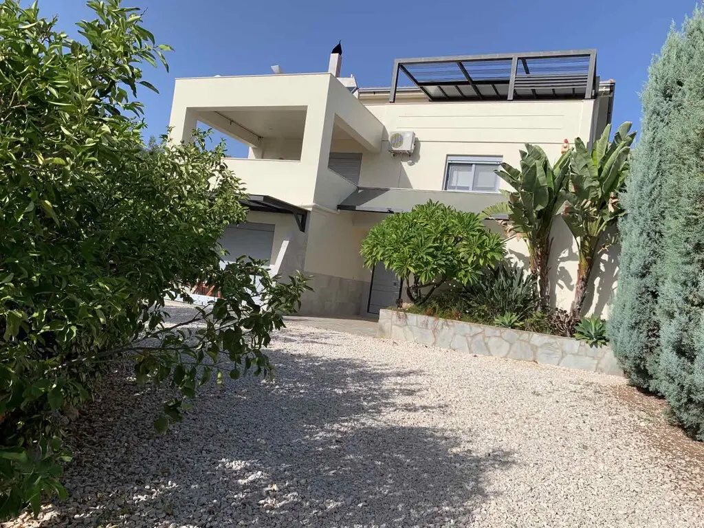 Detached House Of 340 M² In Loutraki