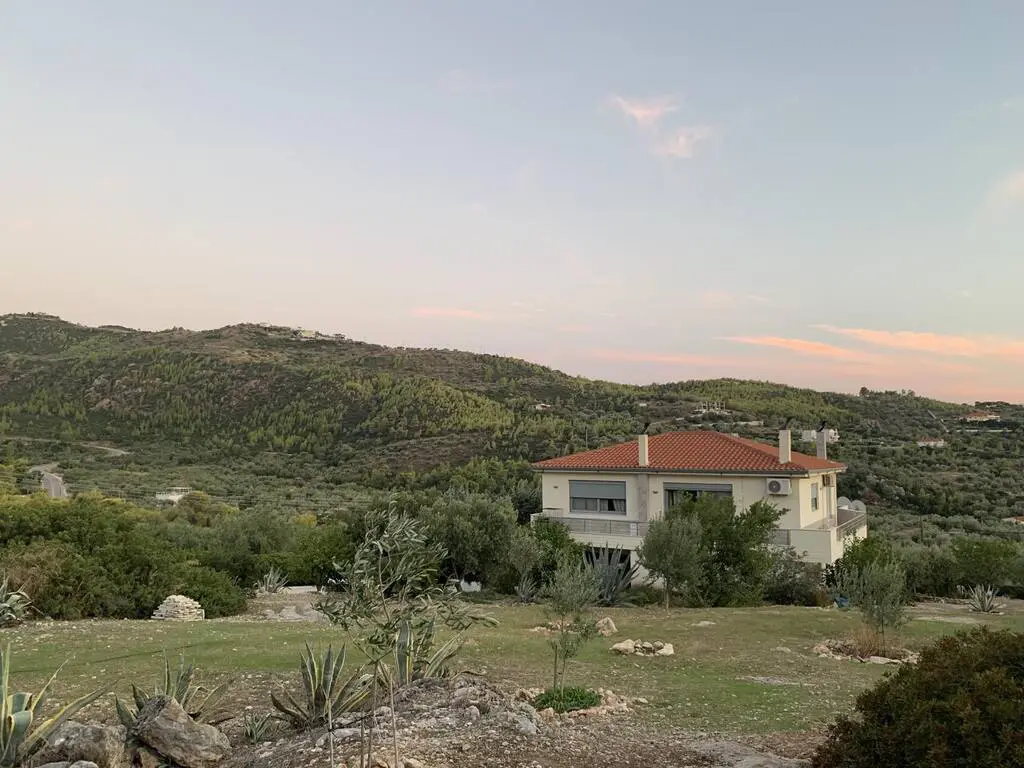 Detached House Of 340 M² In Loutraki