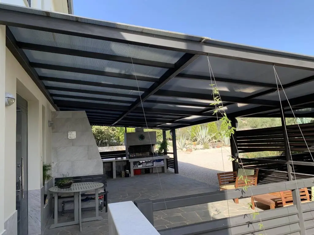 Detached House Of 340 M² In Loutraki