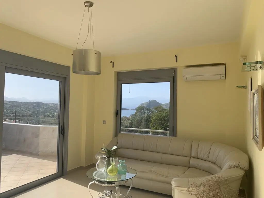 Detached House Of 340 M² In Loutraki
