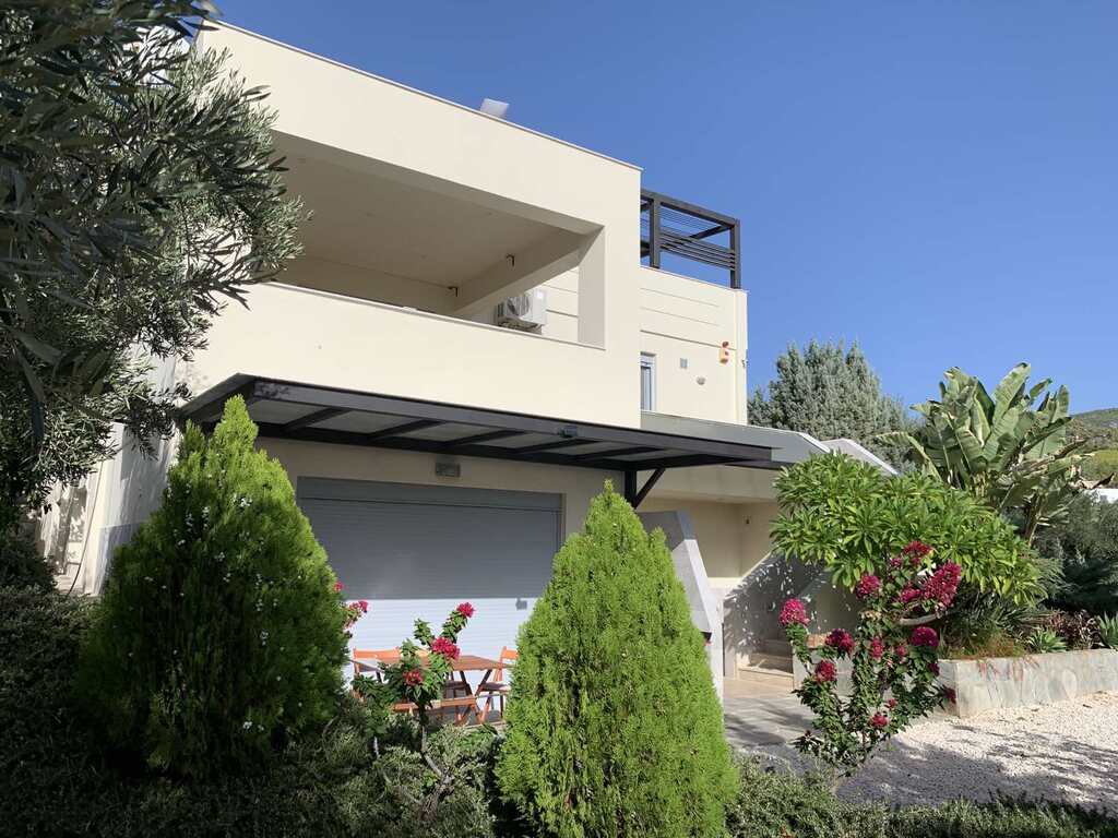 Detached House Of 340 M² In Loutraki