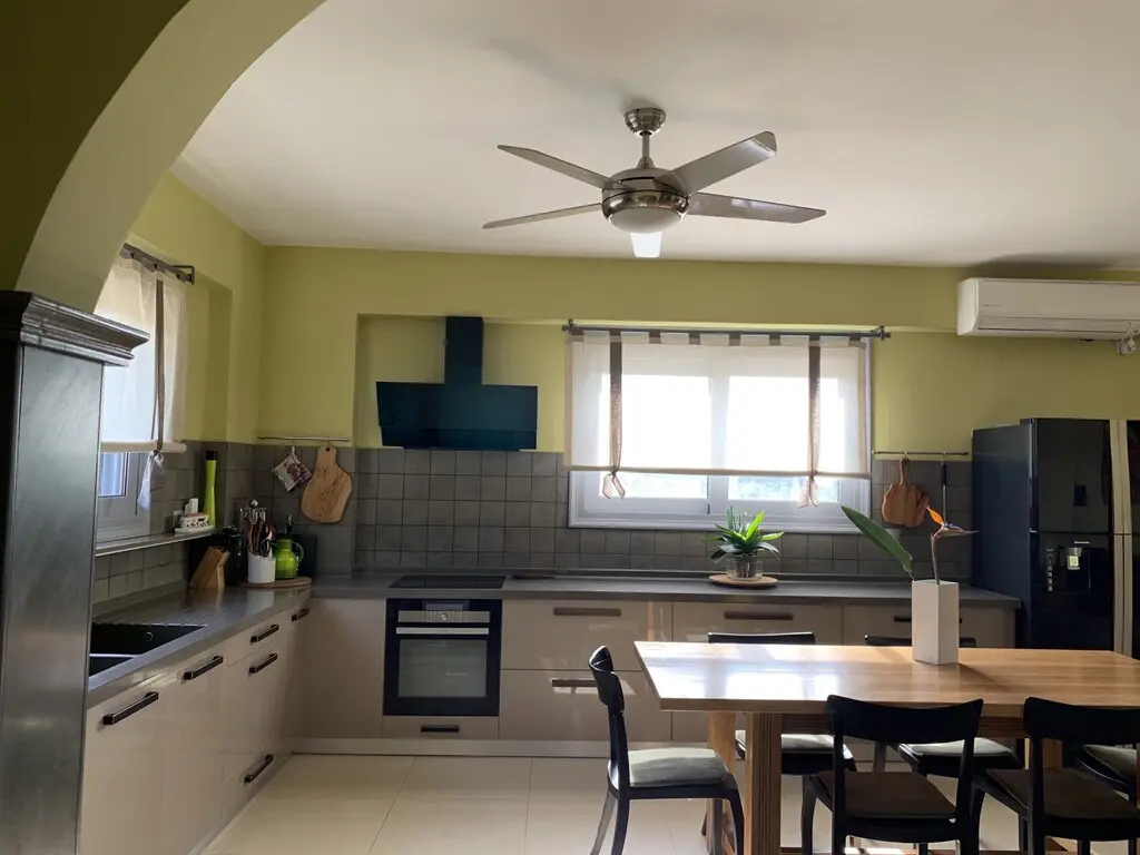 Detached House Of 340 M² In Loutraki