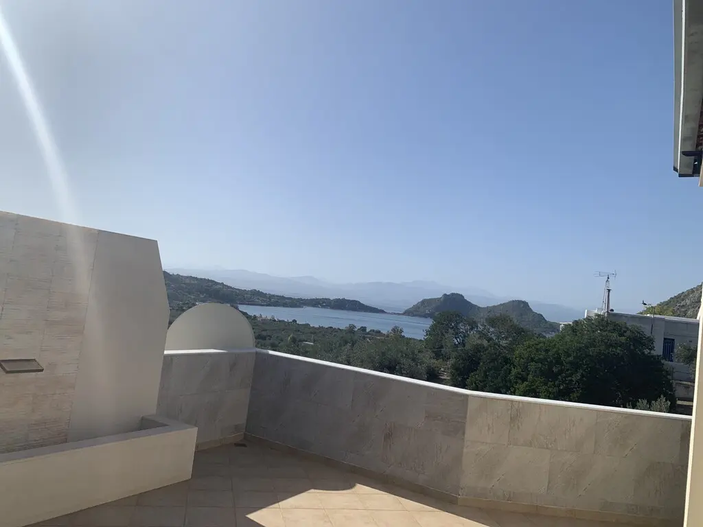Detached House Of 340 M² In Loutraki