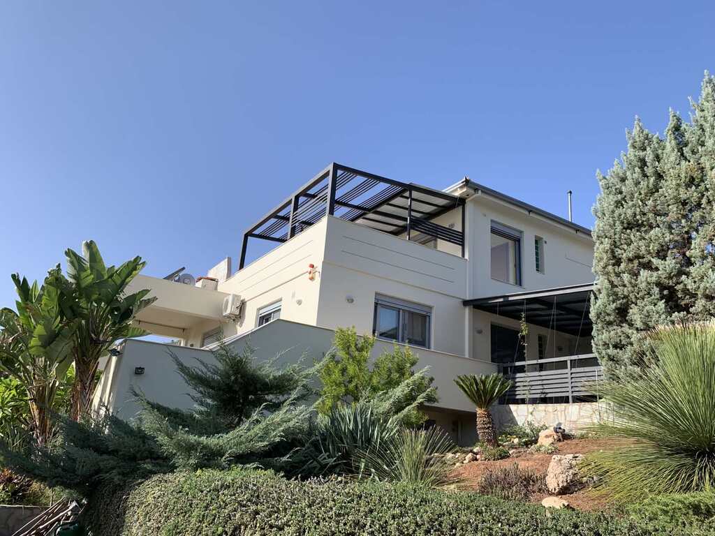 Detached House Of 340 M² In Loutraki
