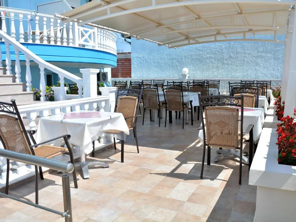 Hotel Of 729 M² On The Olympic Coast