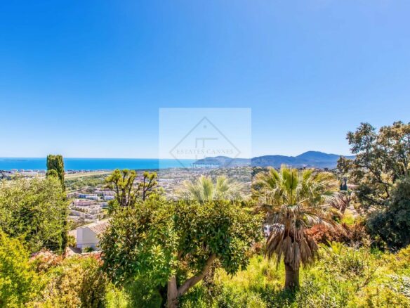 Villa With Panoramic Sea View, Close To The Beach In Elevated Position