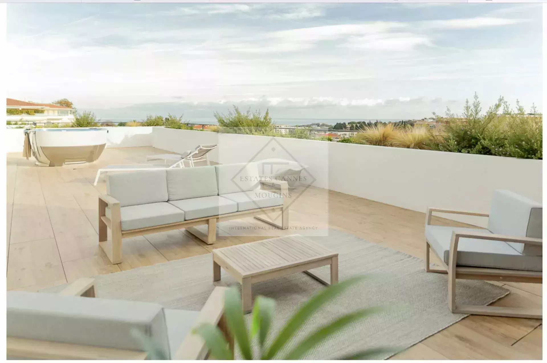 Villa Of 150 M² With Rooftop And Sea View In Antibes