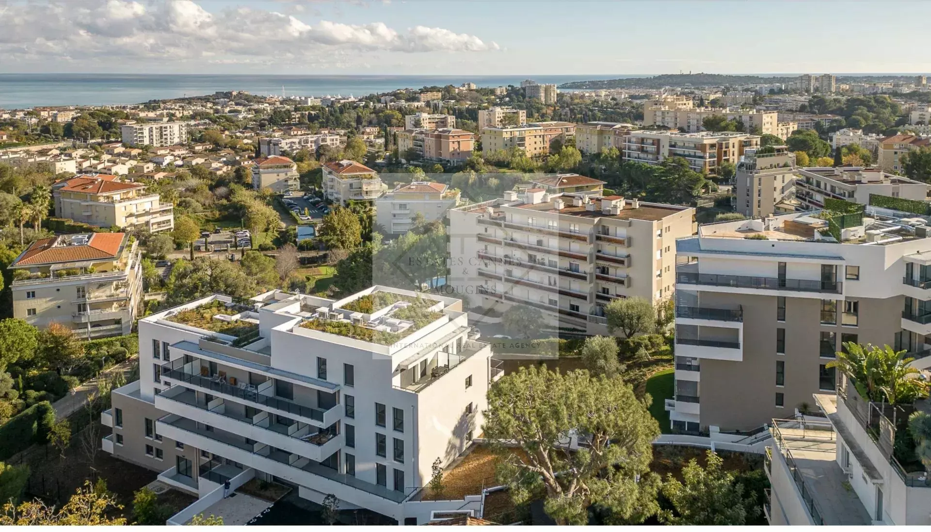 Villa Of 150 M² With Rooftop And Sea View In Antibes