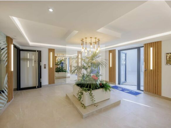 Villa Of 150 M² With Rooftop And Sea View In Antibes