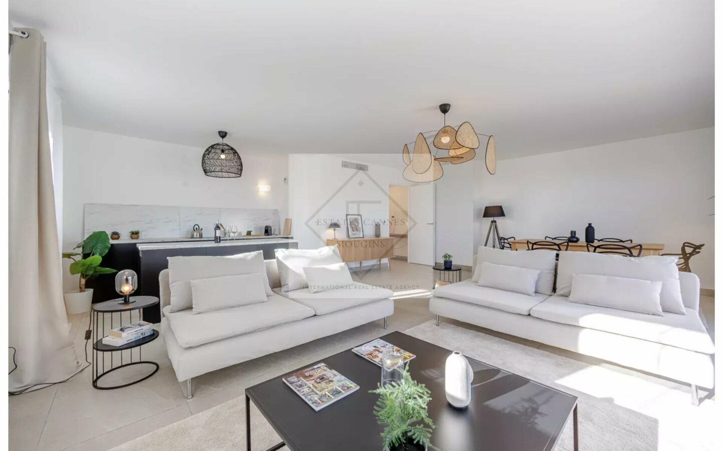 Villa Of 150 M² With Rooftop And Sea View In Antibes