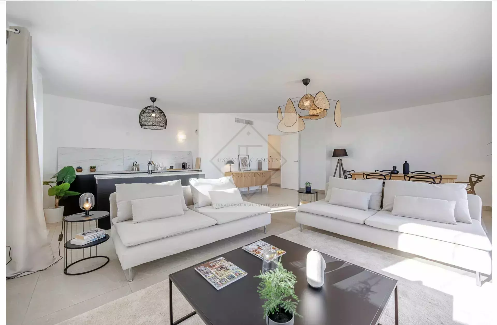 Villa Of 150 M² With Rooftop And Sea View In Antibes