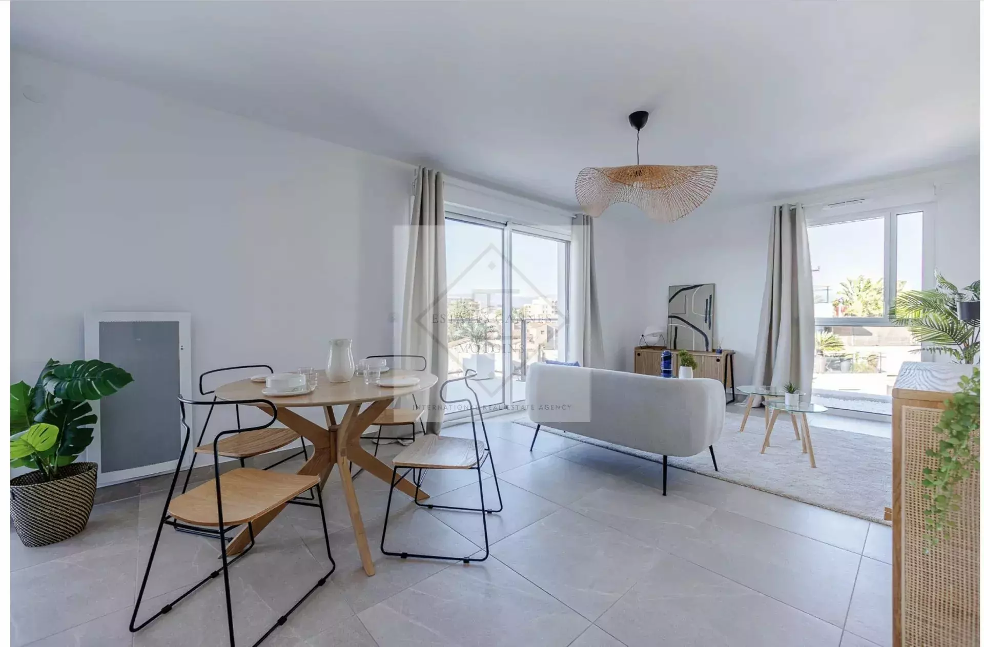 Villa Of 150 M² With Rooftop And Sea View In Antibes