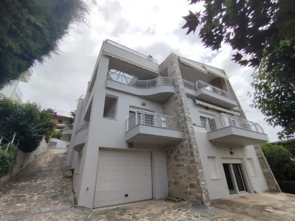 Detached House Of 474 M² In The Suburbs Of Thessaloniki