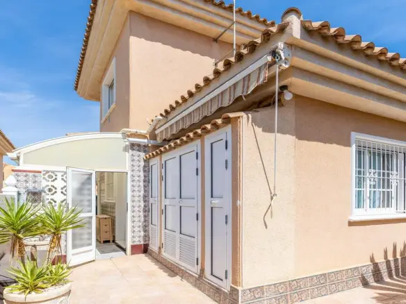 Villa Of 98 M² With Sea Views In Punta Prima, Spain