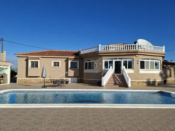 Country House Of 224 M² In Catral, Spain