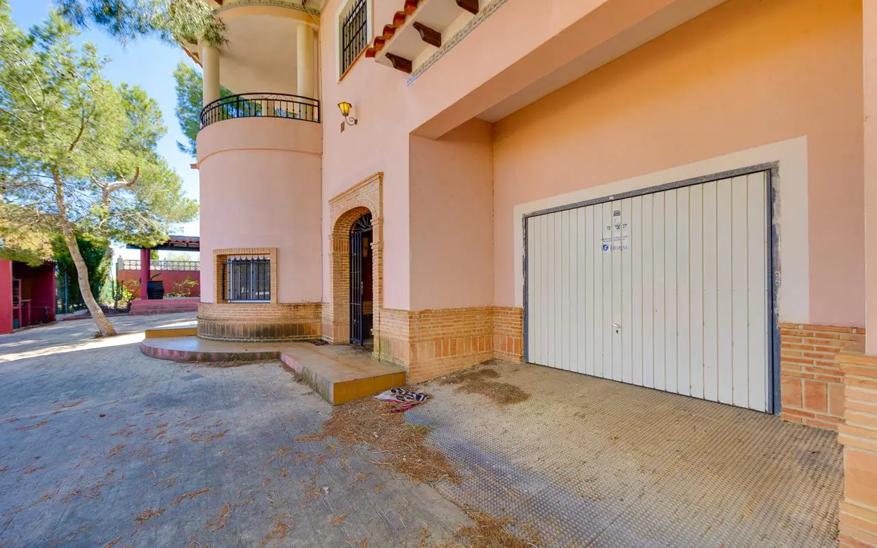 Villa Of 300 M² In San Miguel De Salinas, Spain