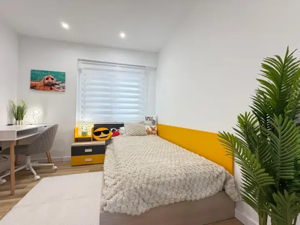 Apartment Of 98 M² With Balcony In Torrevieja, Spain
