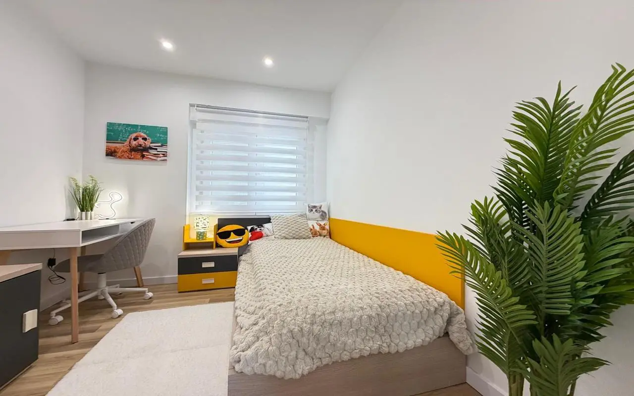 Apartment Of 98 M² With Balcony In Torrevieja, Spain