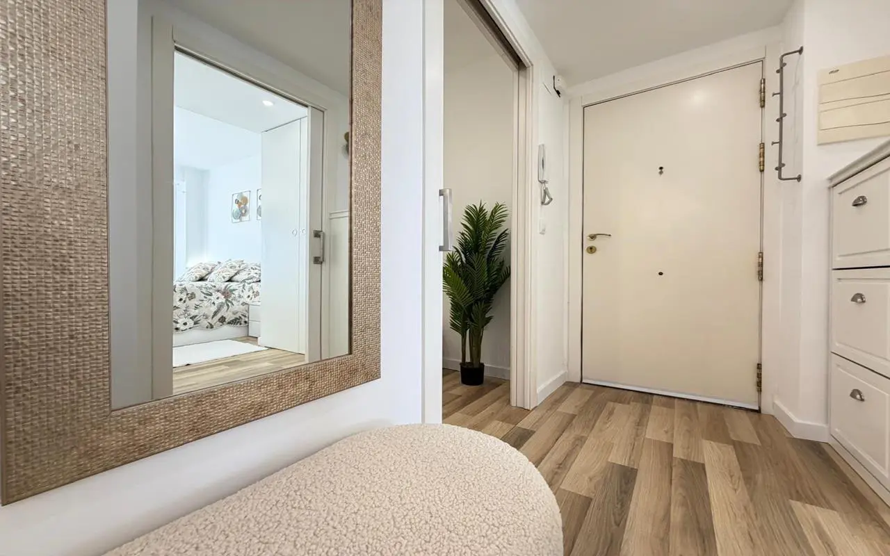 Apartment Of 98 M² With Balcony In Torrevieja, Spain