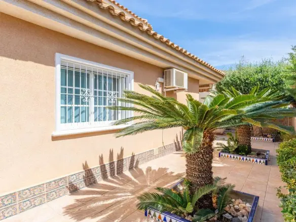 Villa Of 98 M² With Sea Views In Punta Prima, Spain