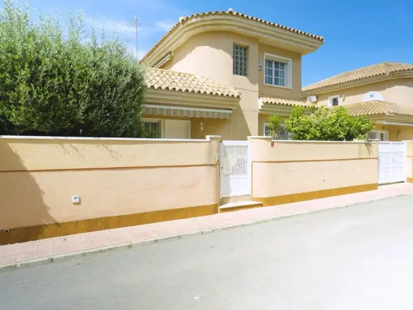 Villa Of 98 M² With Sea Views In Punta Prima, Spain
