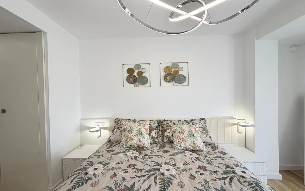 Apartment Of 98 M² With Balcony In Torrevieja, Spain