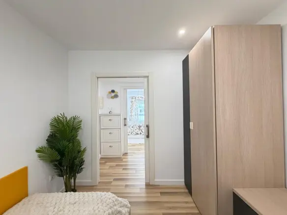 Apartment Of 98 M² With Balcony In Torrevieja, Spain