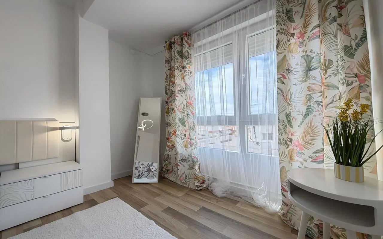 Apartment Of 98 M² With Balcony In Torrevieja, Spain