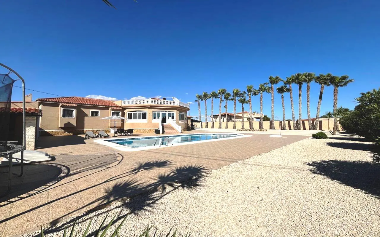 Country House Of 224 M² In Catral, Spain
