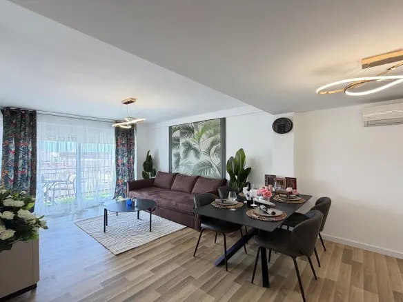 Apartment Of 98 M² With Balcony In Torrevieja, Spain