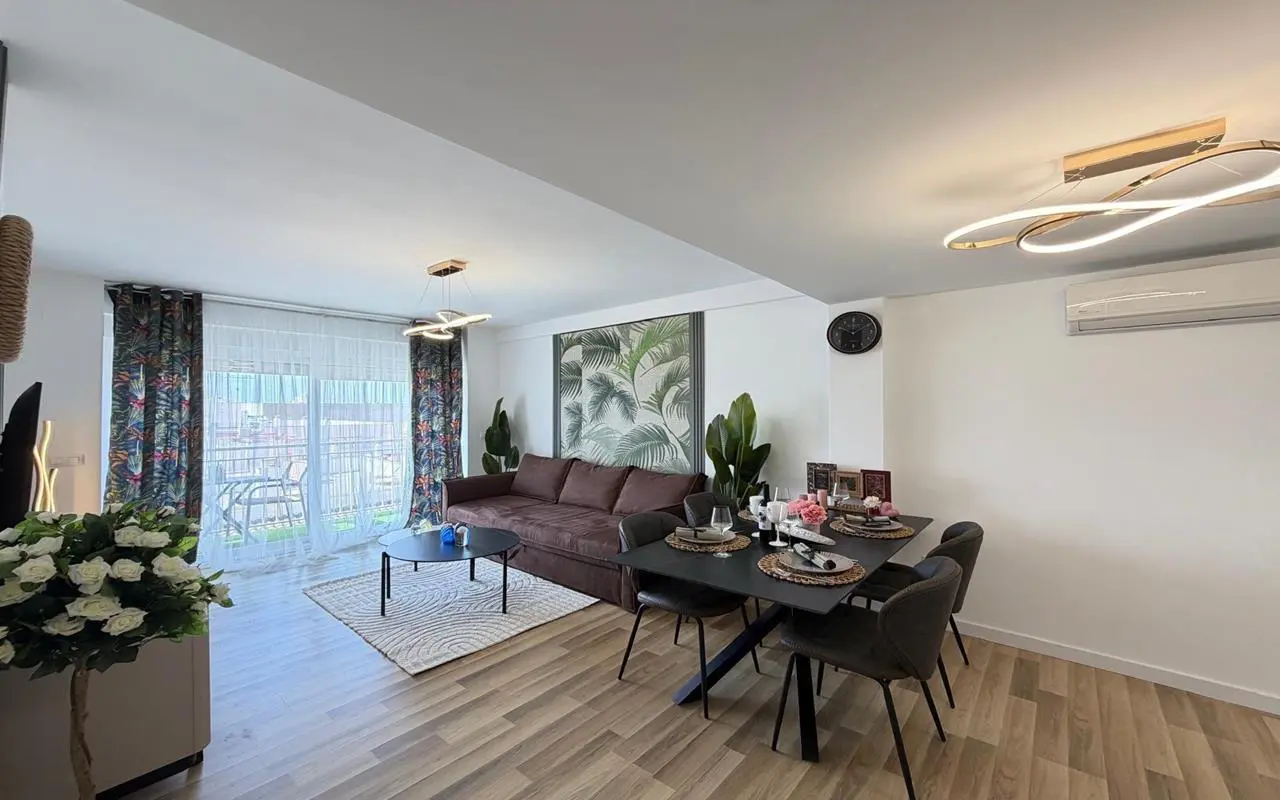 Apartment Of 98 M² With Balcony In Torrevieja, Spain