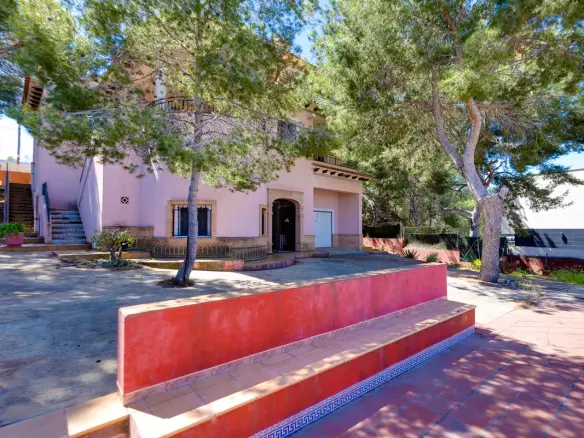 Villa Of 300 M² In San Miguel De Salinas, Spain