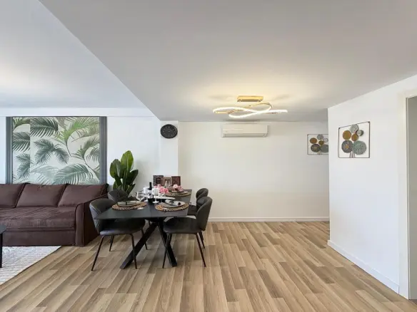 Apartment Of 98 M² With Balcony In Torrevieja, Spain