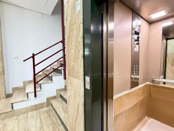 Apartment Of 98 M² With Balcony In Torrevieja, Spain