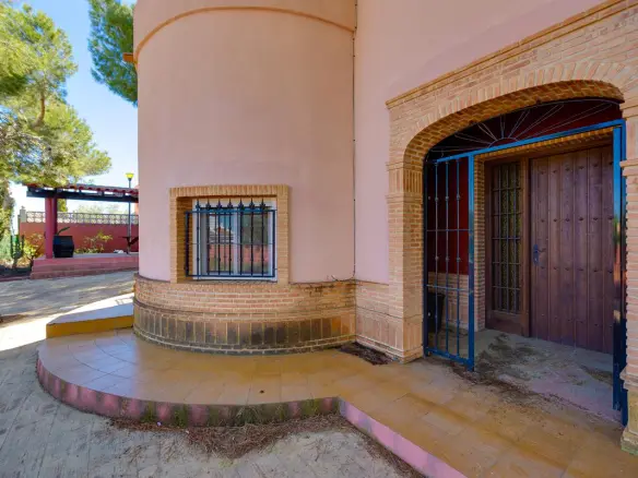 Villa Of 300 M² In San Miguel De Salinas, Spain