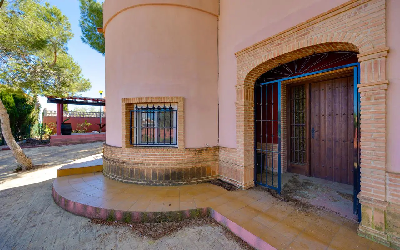 Villa Of 300 M² In San Miguel De Salinas, Spain