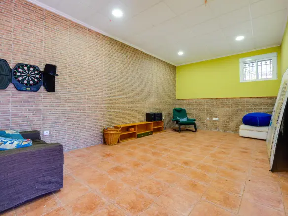 Villa Of 300 M² In San Miguel De Salinas, Spain