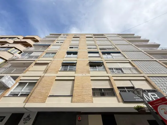 Apartment Of 98 M² With Balcony In Torrevieja, Spain