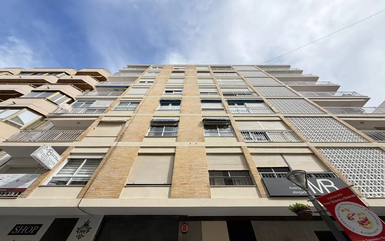 Apartment Of 98 M² With Balcony In Torrevieja, Spain